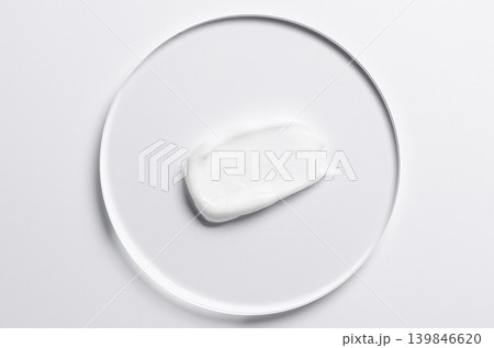 A sample of a cosmetic product. A moisturizing gel or shaving cream or body milk. 139846620