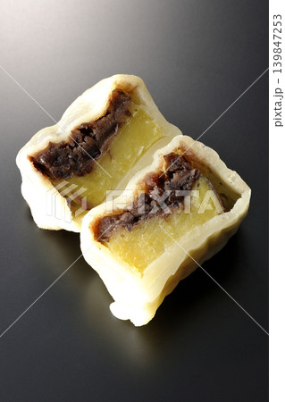 いきなり団子を黒背景で撮影 139847253
