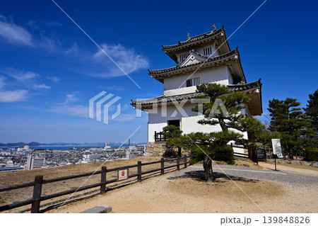 讃岐国 丸亀城の石垣や櫓等の様子 讃岐国 丸亀城の石垣や櫓等の様子 139848826