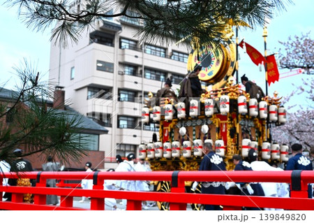 春の夕暮れの高山祭　岐阜 139849820