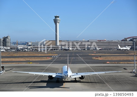 晴天の羽田空港　東京 139850493