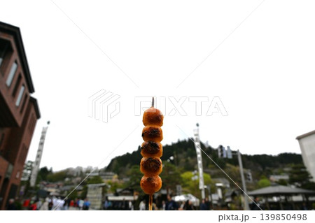 高山陣屋前で食べ歩き　岐阜 139850498