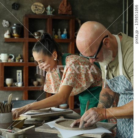 A happy couple makes ceramic plates in a workshop 139851866