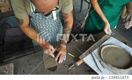 A happy couple makes ceramic plates in a workshop 139851973