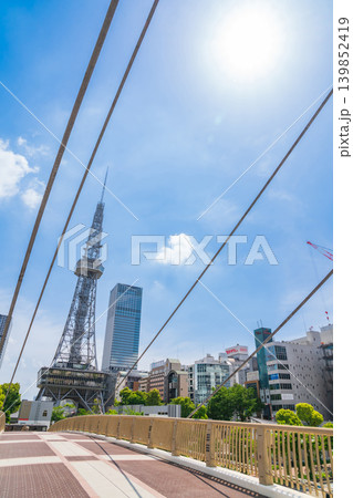久屋大通パーク、中部電力ミライタワーの見える風景〈愛知県名古屋市〉 久屋大通パーク、中部電力ミライタワーの見える風景〈愛知県名古屋市〉 139852419