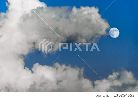 月と白い雲 月と白い雲 139854655