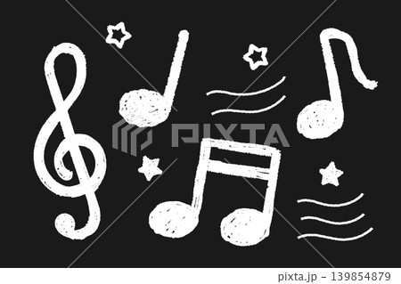 白いクレヨン調ラインで描かれた音符とト音記号と星の音楽素材セット 139854879
