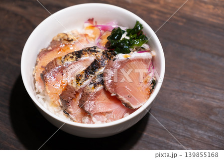 新鮮なブリのたたき丼のイメージ 新鮮なブリのたたき丼のイメージ 139855168