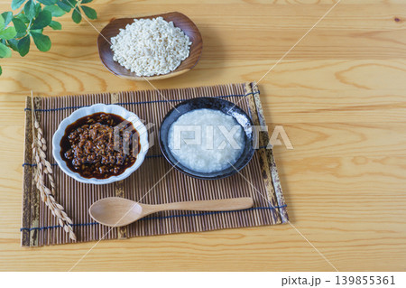 塩麹と醤油麹と米麹 塩麹と醤油麹と米麹 139855361