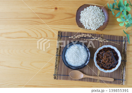 塩麹と醤油麹と米麹 塩麹と醤油麹と米麹 139855391