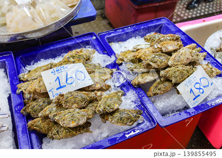 タイの市場で売られている蟹 139855495