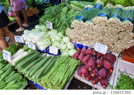 タイの市場で売られている野菜 タイの市場で売られている野菜 139855760