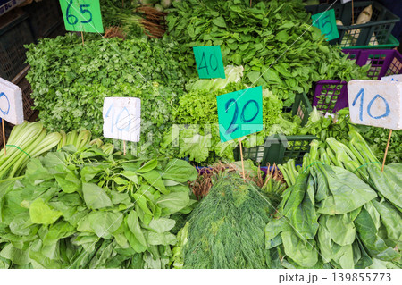 タイの市場で売られている野菜と香草 タイの市場で売られている野菜と香草 139855773