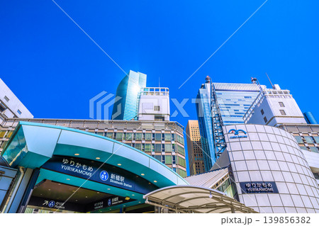 日本の東京都市景観 ゆりかもめの新橋駅や汐留のビル群などを望む…=5月16日 日本の東京都市景観 ゆりかもめの新橋駅や汐留のビル群などを望む…=5月16日 139856382