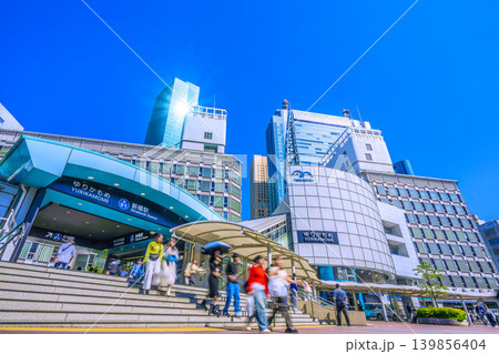 日本の東京都市景観 ゆりかもめの新橋駅や汐留のビル群などを望む…=5月16日 日本の東京都市景観 ゆりかもめの新橋駅や汐留のビル群などを望む…=5月16日 139856404