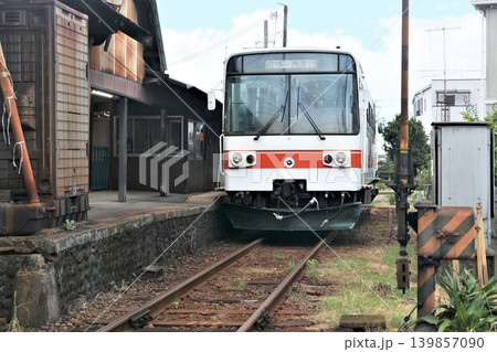 紀州鉄道西御坊駅に停車するキテツ1号 和歌山県御坊市 紀州鉄道西御坊駅に停車するキテツ1号 和歌山県御坊市 139857090
