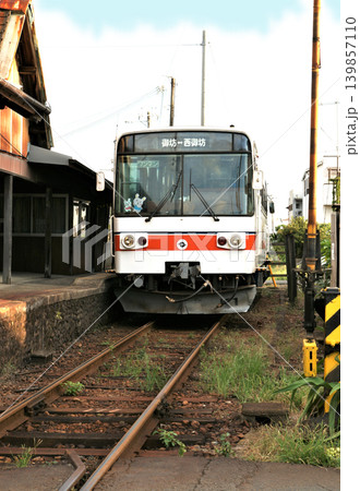 紀州鉄道 西御坊駅に停車するキテツ1号 和歌山県御坊市 紀州鉄道 西御坊駅に停車するキテツ1号 和歌山県御坊市 139857110
