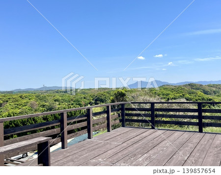 晴れた日の屋上からの風景 139857654