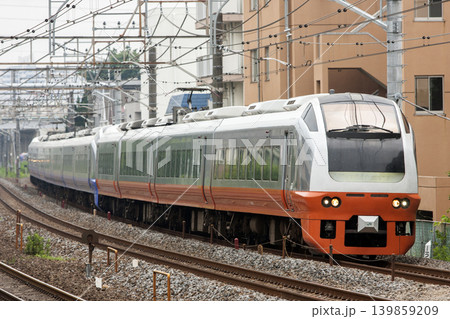E653系電車のフレッシュひたち(オレンジパーシモン色) E653系電車のフレッシュひたち(オレンジパーシモン色) 139859209