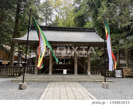 五色旗が彩る諏訪大社本宮の拝殿|長野県の神社風景 五色旗が彩る諏訪大社本宮の拝殿|長野県の神社風景 139863033