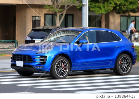ドイツ製のSUV車両 139864415