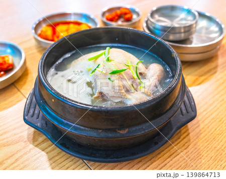 本場韓国のサムゲタン(参鶏湯) 本場韓国のサムゲタン(参鶏湯) 139864713