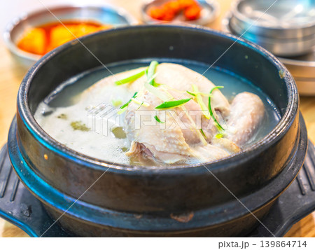 本場韓国のサムゲタン（参鶏湯） 139864714