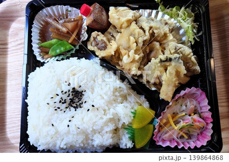スタミナ満点 ホルモン天ぷらと特盛り白ご飯のお弁当 スタミナ満点 ホルモン天ぷらと特盛り白ご飯のお弁当 139864868