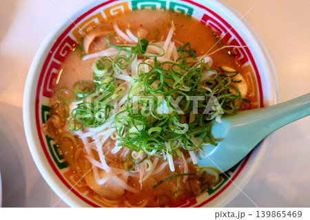 行列のできる人気ラーメン店の定番メニュー味噌ラーメン 行列のできる人気ラーメン店の定番メニュー味噌ラーメン 139865469