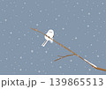 雪が降っている曇り空、枝に止まっているシマエナガのイラスト 139865513