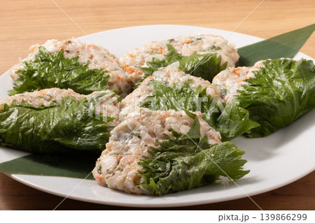 大葉巻き 軟骨入り鶏豚つくね(調理前) 大葉巻き 軟骨入り鶏豚つくね(調理前) 139866299