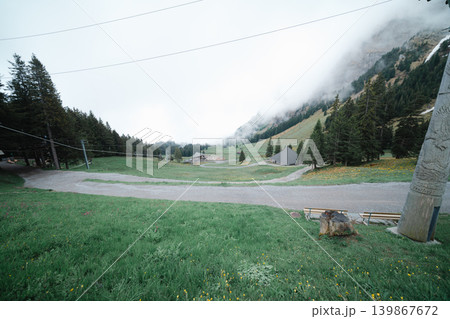 スイスのルツェルン湖を見下ろすピラトゥス山 139867672