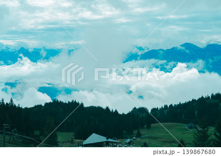スイスのルツェルン湖を見下ろすピラトゥス山 スイスのルツェルン湖を見下ろすピラトゥス山 139867680