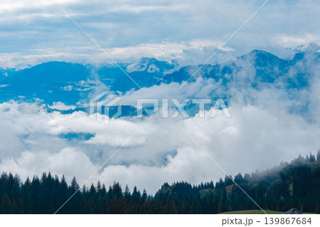 スイスのルツェルン湖を見下ろすピラトゥス山 スイスのルツェルン湖を見下ろすピラトゥス山 139867684