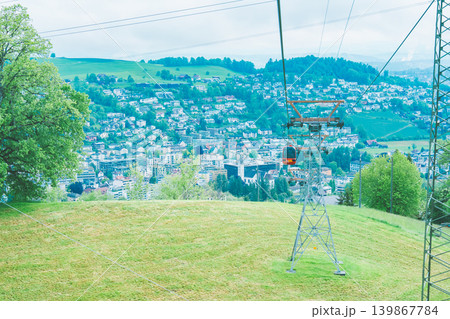 スイスのルツェルン湖を見下ろすピラトゥス山 139867784