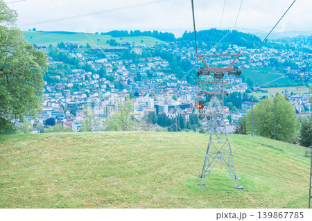 スイスのルツェルン湖を見下ろすピラトゥス山 139867785