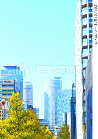 愛知県名古屋市、桜通銀杏並木と名古屋駅前超高層ビル郡の風景 愛知県名古屋市、桜通銀杏並木と名古屋駅前超高層ビル郡の風景 139867962