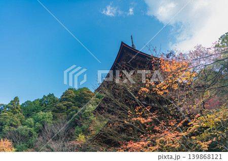 滋賀 西明寺の秋景色 滋賀 西明寺の秋景色 139868121