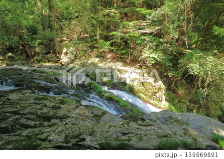 諫早の轟峡の美しい清流の流れの眺め 諫早の轟峡の美しい清流の流れの眺め 139869891