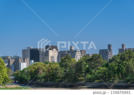 広島市の川辺の風景 京橋川から見た街並み 広島市の川辺の風景 京橋川から見た街並み 139870991