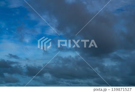 Cloud Storm Sky Dark Rain Lightning Thunder Stoumy Typhoon Nature Light Scene Rainy Atmosphere Damage Effect Carbon dioxide Dust Air pollution 2.5 Pm, Texture Nature Windstorm Weather Skyscapte. 139871527