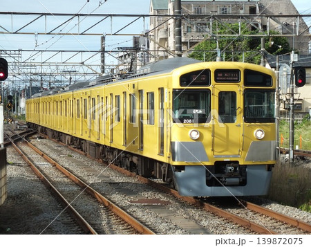 西武国分寺線の新2000系(小川駅にて撮影) 139872075