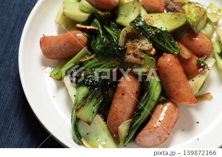 チンゲン菜とソーセージの炒め物 チンゲン菜とソーセージの炒め物 139872166