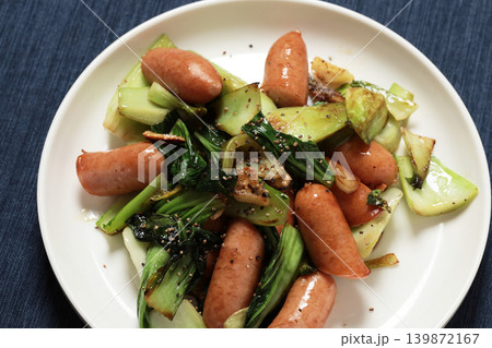 チンゲン菜とソーセージの炒め物 チンゲン菜とソーセージの炒め物 139872167