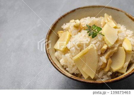 余白のあるたけのこご飯のイメージ 139873463
