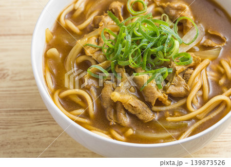 うどん屋さんの肉カレーラーメン 139873526