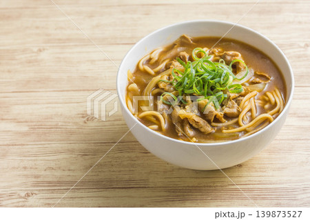 うどん屋さんの肉カレーラーメン うどん屋さんの肉カレーラーメン 139873527