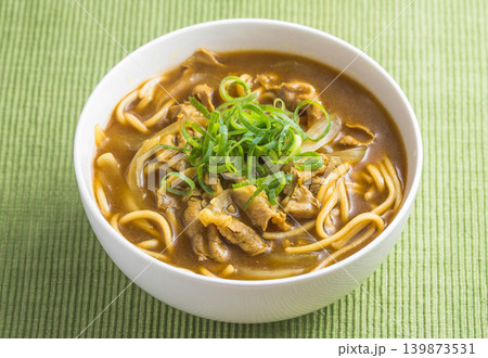 うどん屋さんの肉カレーラーメン うどん屋さんの肉カレーラーメン 139873531