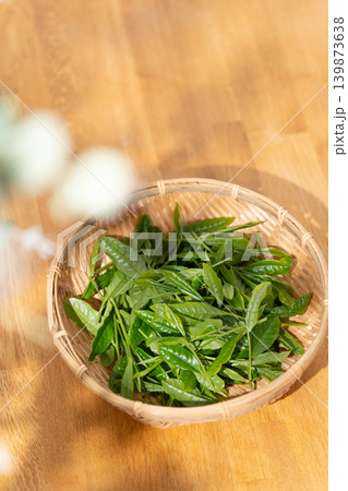 茶葉　新芽　籠 139873638