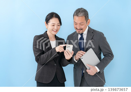 ビジネス　男女　会話　検索 139873657